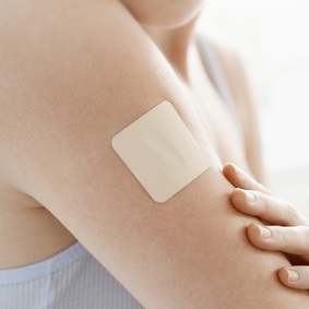 Photo d'un bras avec un patch de nicotine