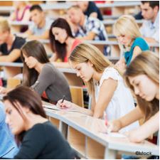 Photo d'étudiants dans un amphi de faculté