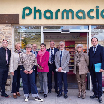 Photo devant une pharmacie